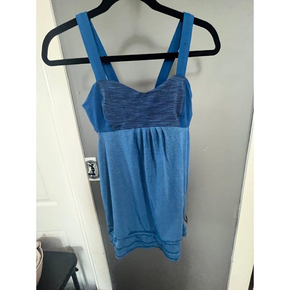 Lululemon size 6 blue tank top